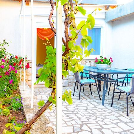 Vacation Home Grill & Chill With 350M2 Garden With Bbq Novi Vinodolski Exteriör bild
