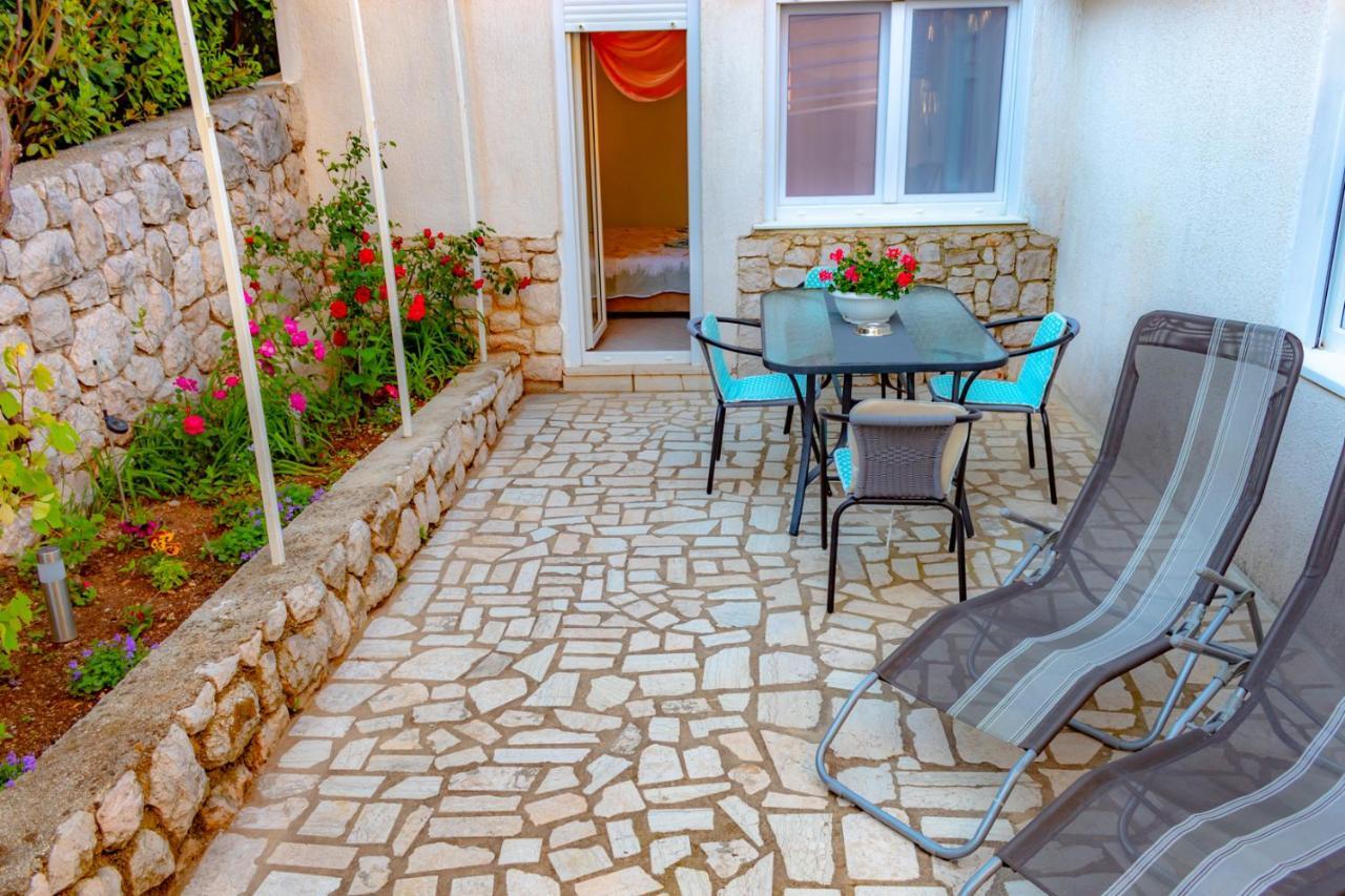 Vacation Home Grill & Chill With 350M2 Garden With Bbq Novi Vinodolski Exteriör bild