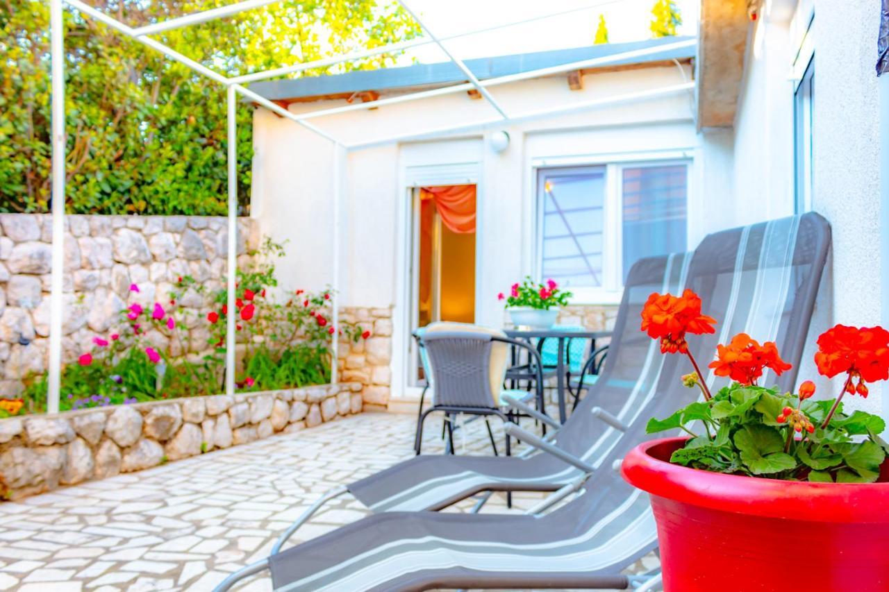 Vacation Home Grill & Chill With 350M2 Garden With Bbq Novi Vinodolski Exteriör bild
