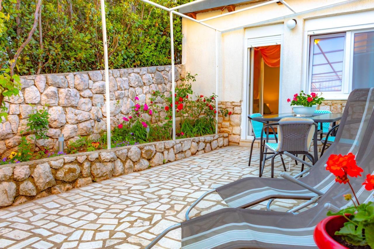 Vacation Home Grill & Chill With 350M2 Garden With Bbq Novi Vinodolski Exteriör bild
